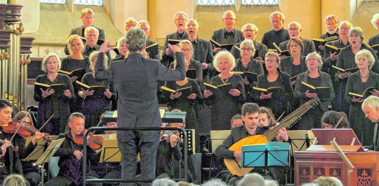 Vocaal Ensemble Lochem viert haar 50-jarig jubileum met bijzonder concert in Gudulakerk