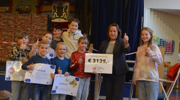 Leerlingen halen ruim twaalfduizend euro op tijdens sponsorloop voor goede doelen