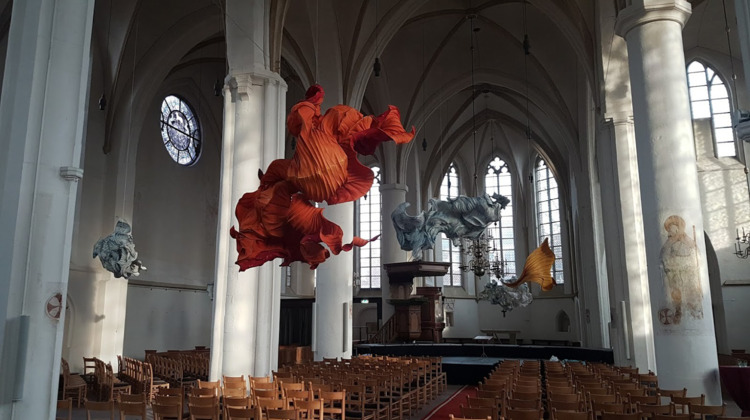 Foto's | Bijzondere papiersculpturen in Gudulakerk Lochem