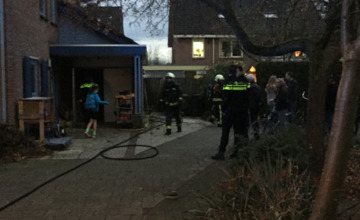 Schuur haardhout in brand op de Weerdslag in Zutphen