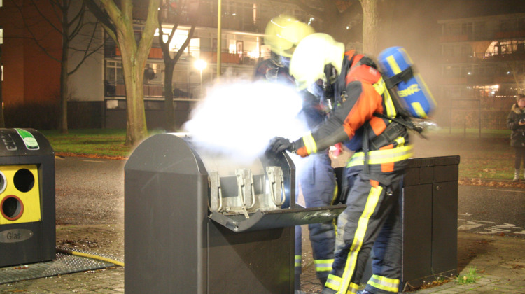 Ondergrondse container in de brand, vermoedelijk aangestoken