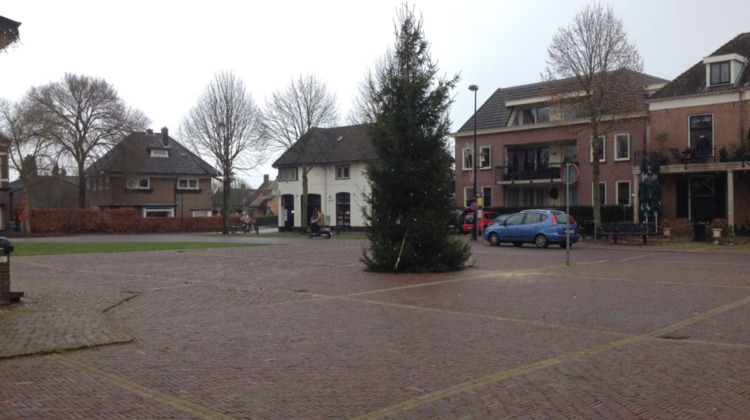Vandalen laten Brummense kerstboom niet met rust