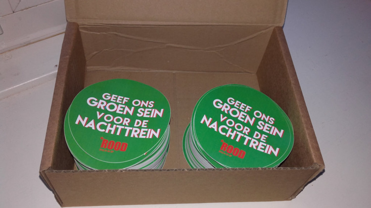 SP-jongeren delen nog meer stickers uit 