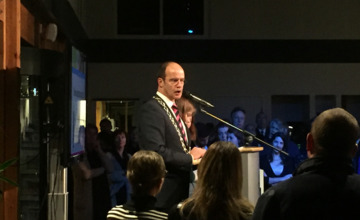 Brummense burgemeester praat straattaal tijdens nieuwjaarsrede