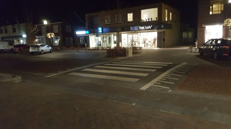 Verlichte zebrapad Eerbeek al bijna maand kapot, reparatie laat op zich wachten