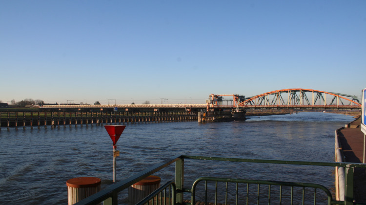 Treinen Arnhem gestremd door defecte brug