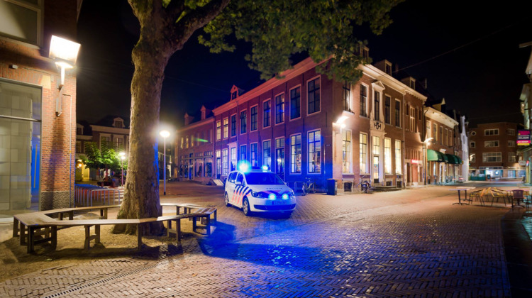 Groep jongeren hindert politie bij vechtpartij