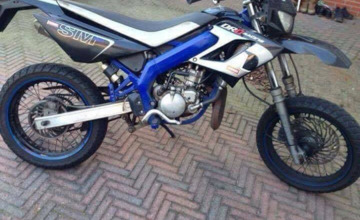 Man gaat er vandoor met bromfiets tijdens proefrit