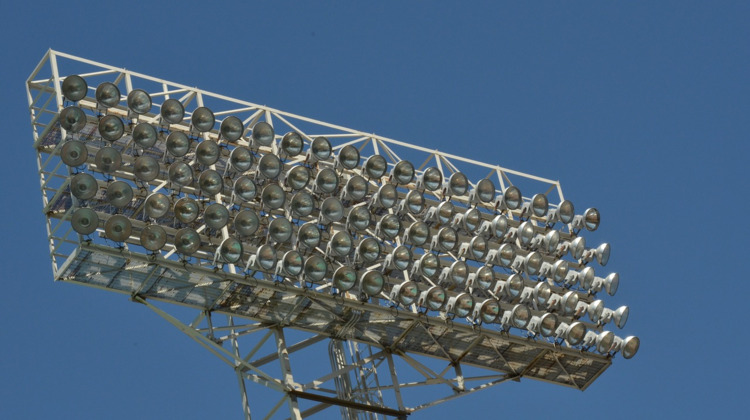 Buurman boos over lichtmasten VV Gorssel