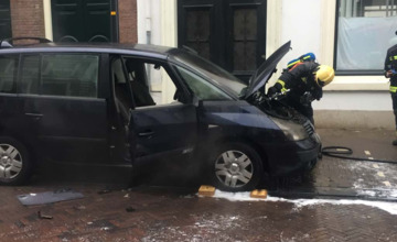 Auto brandt uit in centrum van Zutphen