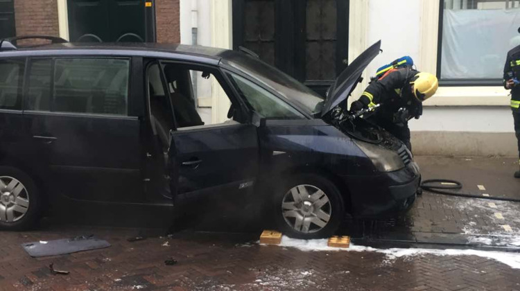 Auto brandt uit in centrum van Zutphen