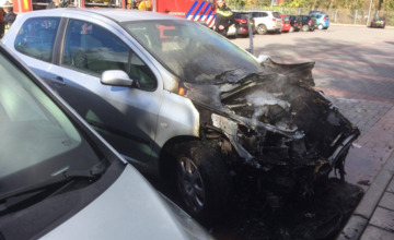 Auto in brand op parkeerplaats Lochemse supermarkt