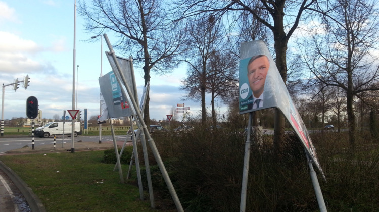 Verkiezingsborden beschadigd na storm