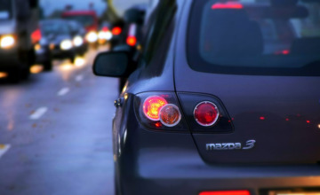 Verkeerschaos door kraan met klapband