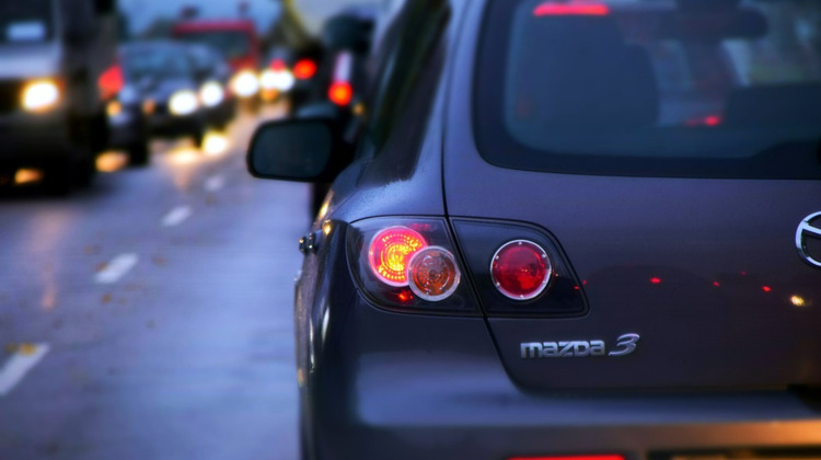 Verkeerschaos door kraan met klapband