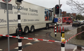 Fietser (69) overlijdt na ongeluk met vrachtwagen