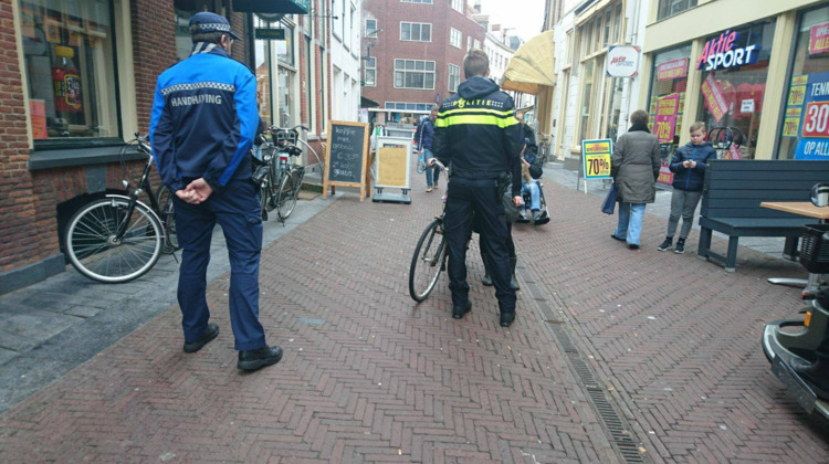 Politie streng op fietsers in voetgangersgebied 