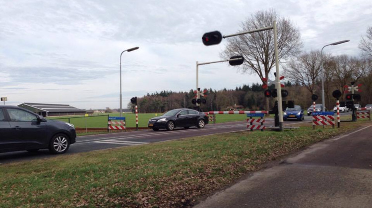 Video | Levensgevaarlijke situatie door storing spoorbomen