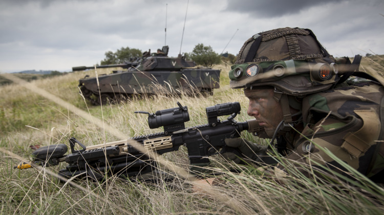 Soldaten spelen verstoppertje: zoek je mee?