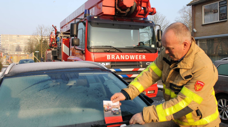 Brandweer haalt uit naar fout-parkeerder