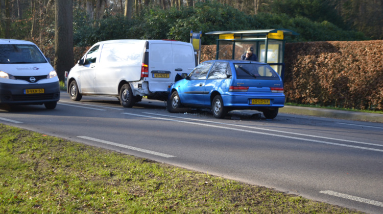 Kop-staartbotsing zorgt voor file