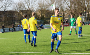 Sportclub Brummen wint na wedstrijd met regenbui van gele kaarten