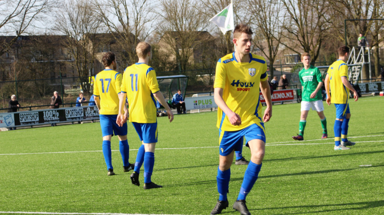 Sportclub Brummen wint na wedstrijd met regenbui van gele kaarten