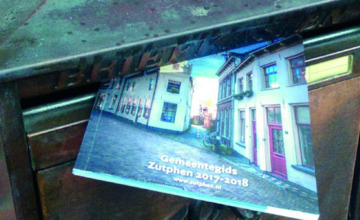 Gemeente Zutphen heeft lak aan anti-reclamesticker, en bezorgt gemeentegids ook daar 
