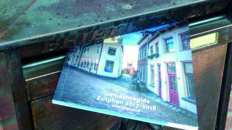 Gemeente Zutphen heeft lak aan anti-reclamesticker, en bezorgt gemeentegids ook daar 