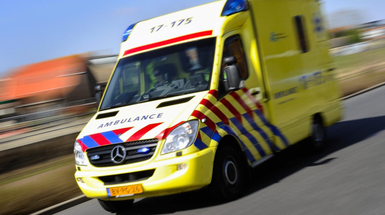 Ravage na ongeval met auto en taxibus 