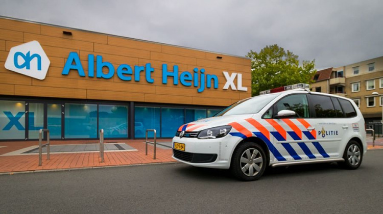 Viespeuk valt minderjarige meisjes lastig voor supermarkt 
