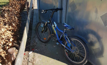 Vandalen vernielen tuinbank en kinderfiets