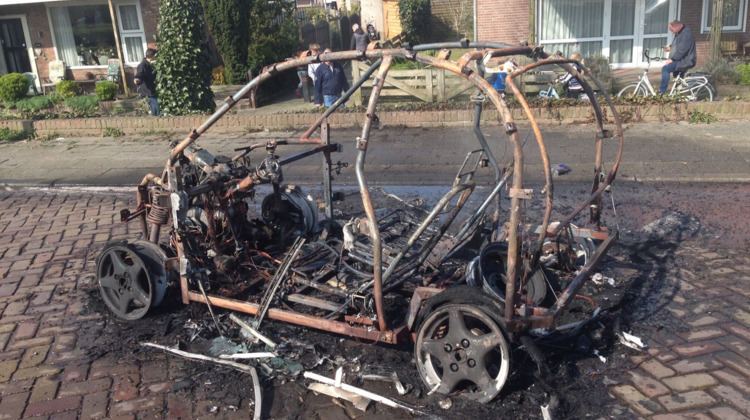Net gekochte brommobiel gaat in vlammen op