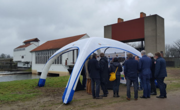 Ministerie maakt kennis met energieneutrale kanaalzone in Lochem
