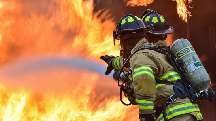 Brand in schuur met hooi 