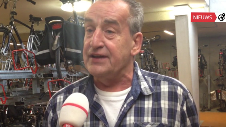 Video | Fietsen onder het station: 'Men heeft haast, en plaatst ze dan roekeloos'