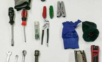Man met inbrekerswerktuigen en drugs aangehouden 