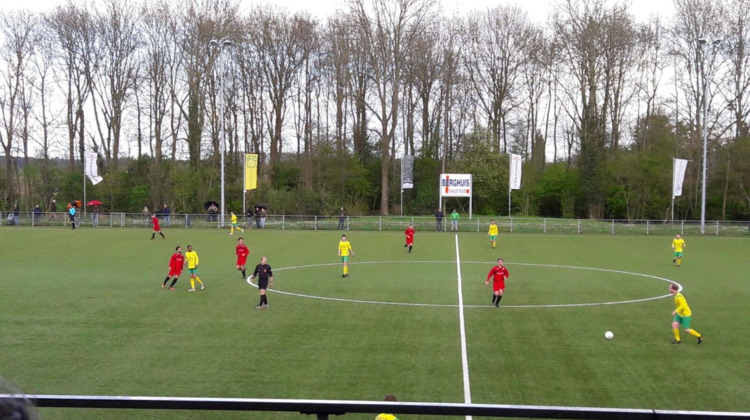 Gelijkspel voor Sportclub Lochem tegen koplopers, Witkampers verliest