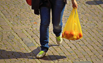 Winkeliers zien flinke afname plastic tasjes
