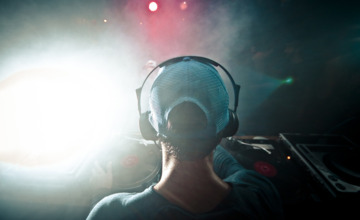 Stille disco in cafe Camelot