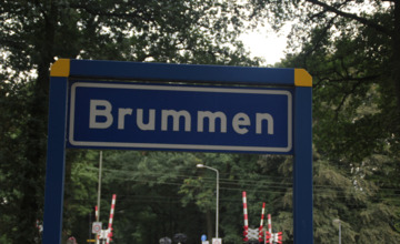Jeugdvrijwilligers kinderboerderij de Kiboe krijgen Brummense Bikkel