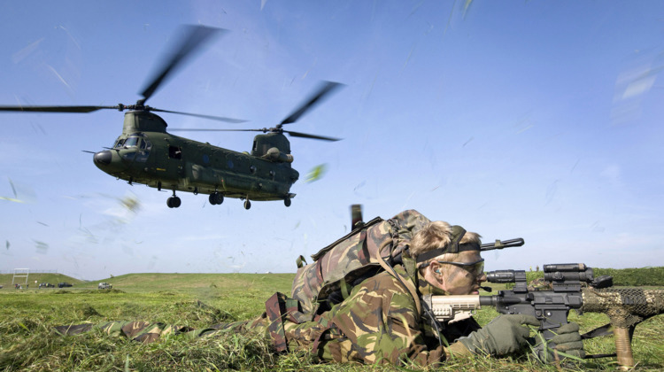 Militairen gaan oefenen op openbare weg Lochem