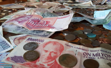 Lionsclub haalt 104 kilo oud geld op voor oogoperaties