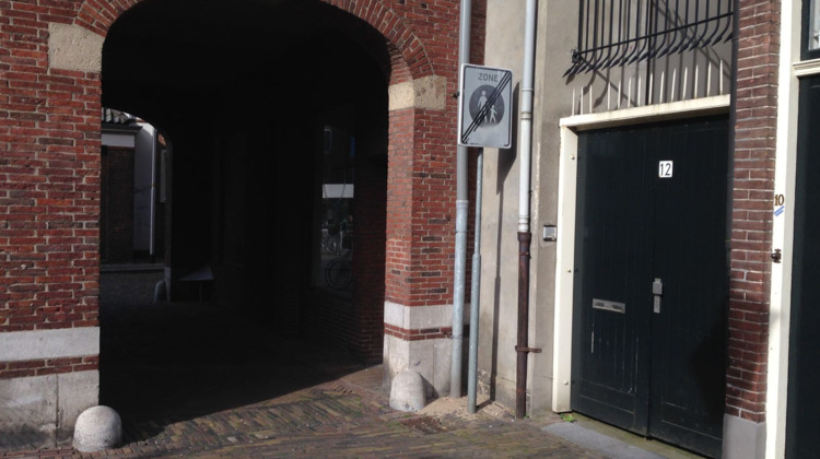 Je mag weer zwemmen in de binnenstad; want het bordje is weer weg