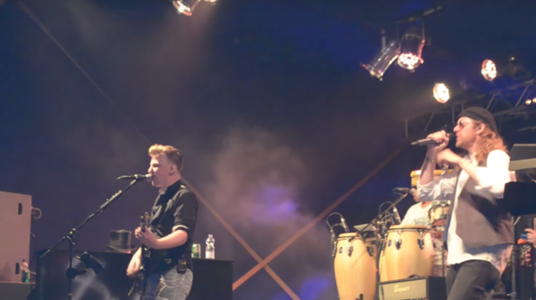 Toetsenist Toto doet goed woordje voor theatershow Zutphense tributeband