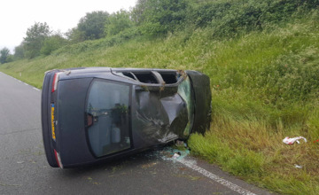 Auto over de kop nabij Zutphens ziekenhuis