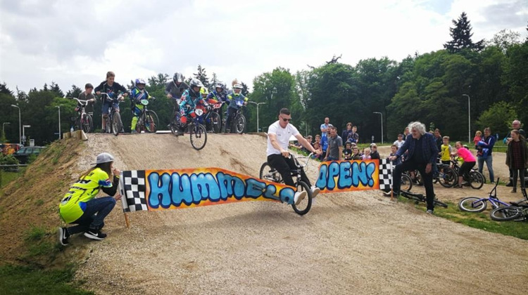 Burgerinitiatief fietscrossbaan Hummelo geopend