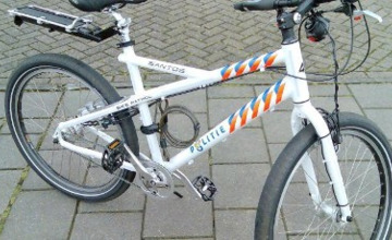Gestolen politiefiets na mishandeling agent gevonden
