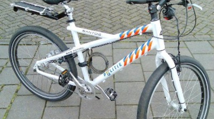 Gestolen politiefiets na mishandeling agent gevonden