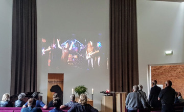 Vele mensen brengen laatste eer muzikant Appie Daalmeijer